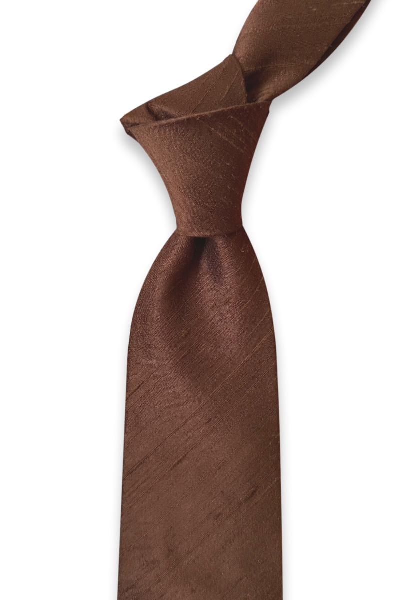 Braon ručno rađena kravata od šantung svile 150 x 8 cm